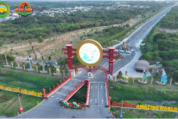 Cổng vào khu du lịch Sơn Tiên