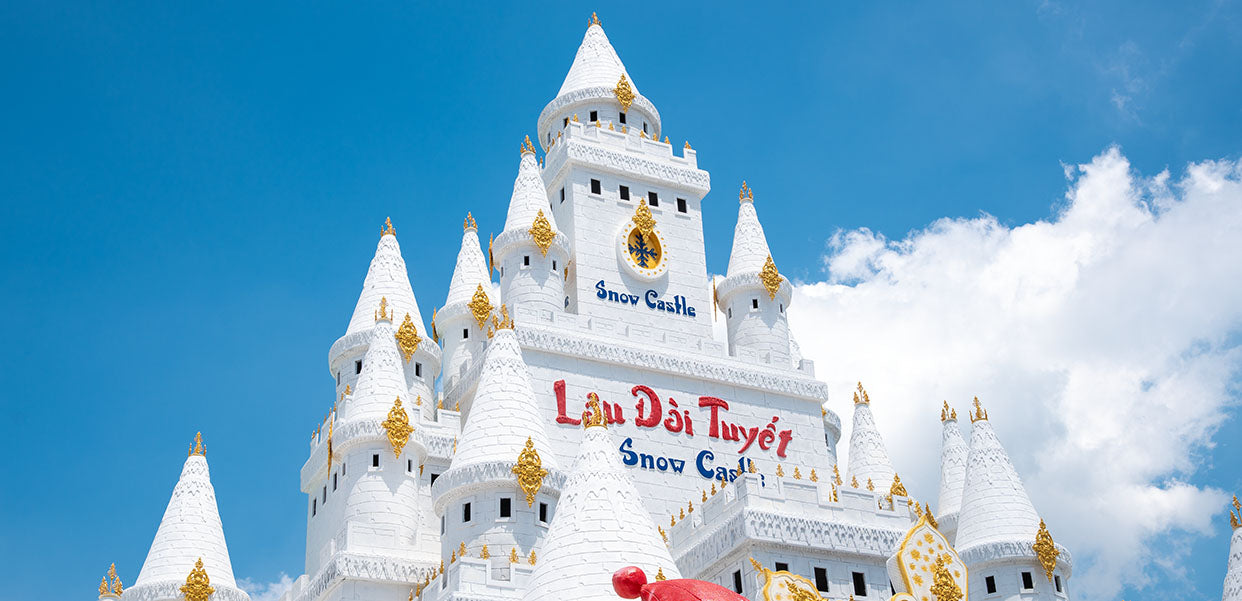 //www.sontien.com/cdn/shop/files/L_u_i_Tuy_t_Snow_Castle_P1.jpg?v=1751681488&width=353